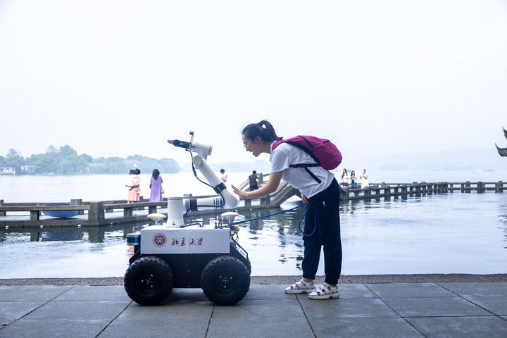 AI英语解说让"村BA"更有国际范